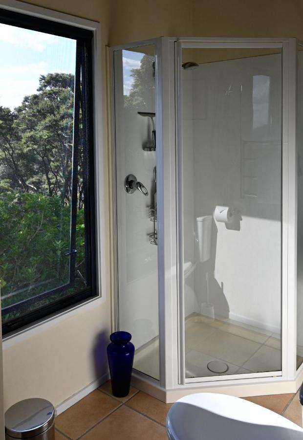 Kaka Ridge Retreat Luxury Cottage Tawharanui 外观 照片